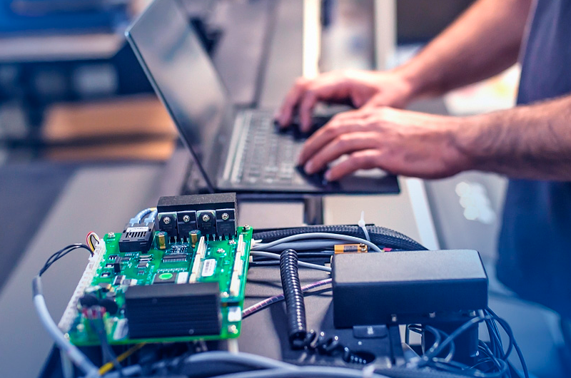 Manutenção-de-Hardware-O-segredo-invisível-para-produtividade,-ROI-e-resiliência-operacional-nas-empresas